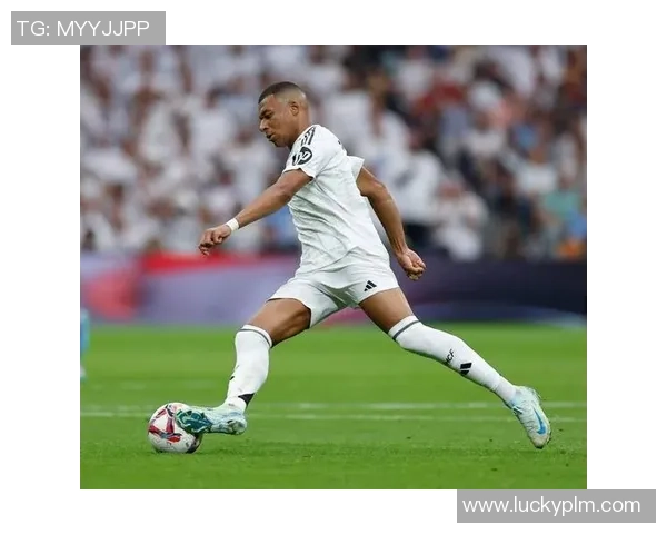 灵动球场上的足球明星们展现独特魅力与灵气的精彩瞬间 灵动球场上的足球明星们展现独特魅力与灵气的精彩瞬间